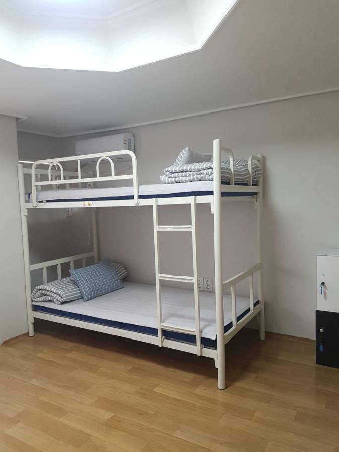 Silk Road Hostel Busan Exteriör bild