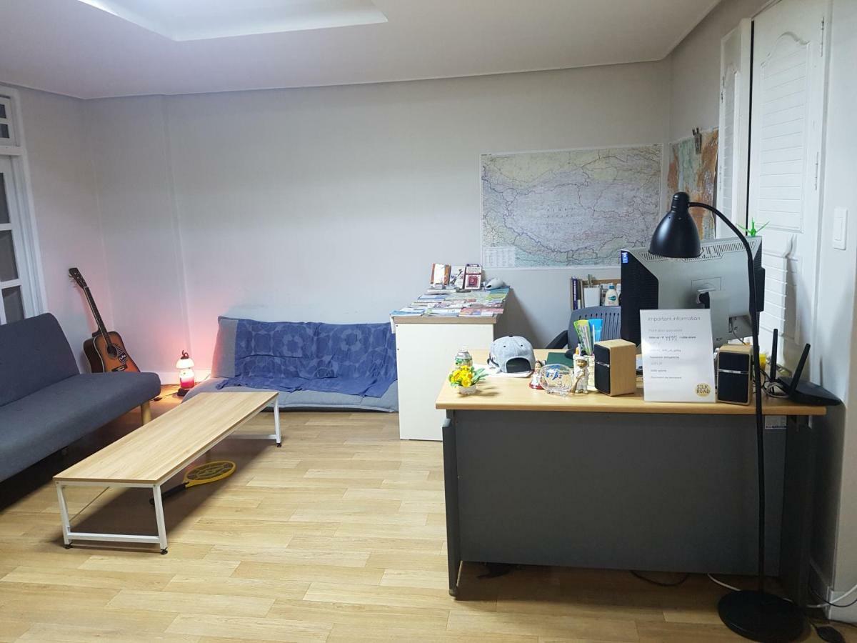 Silk Road Hostel Busan Exteriör bild