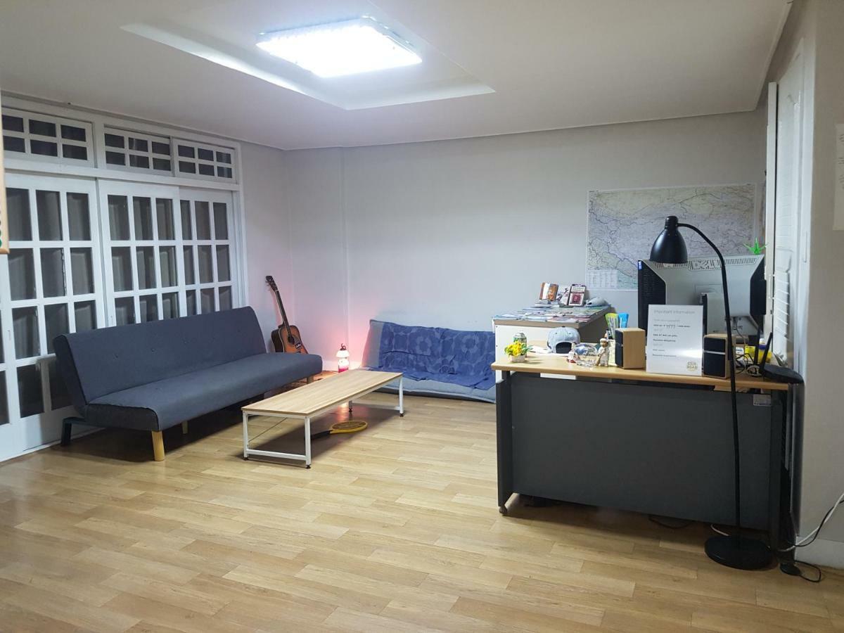 Silk Road Hostel Busan Exteriör bild